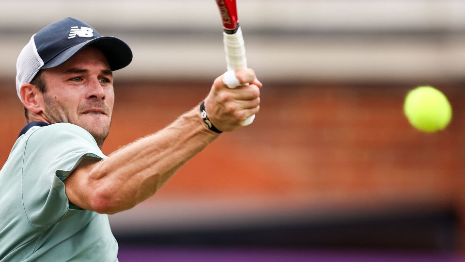 由体育记者 由体育记者